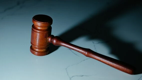 Програмістка виграла суд проти роботодавця, який майже два роки не платив зарплату. Ціна питання - понад 450 000 грн