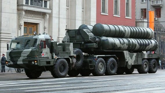 Фізика балістики та С-400. Чому вибухи лунають раніше за сирени
