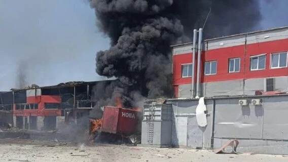 «Кілька хвилин тому реактивний шахед влучив у наш сортувальний центр у Запоріжжі». Топ-менеджер «Нової пошти» розповів про нові наслідки обстрілу і анонсував старт нічної доставки